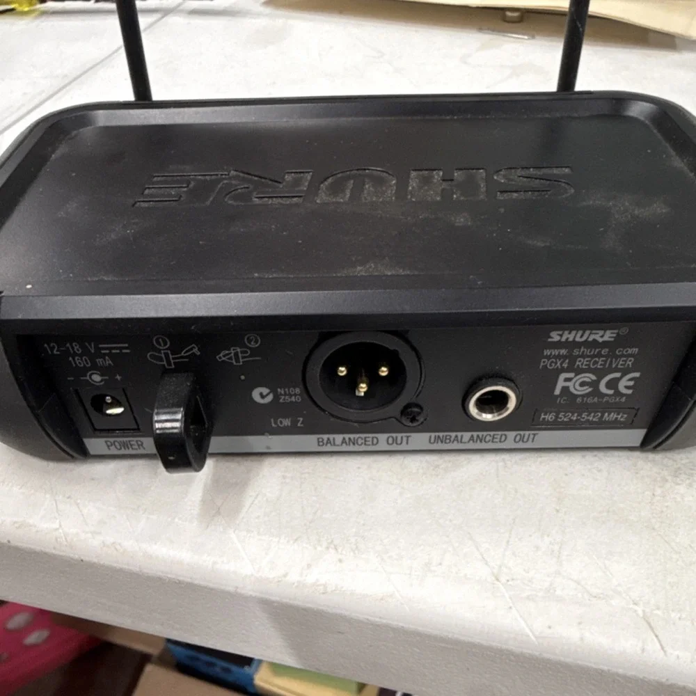 Shure PGX4 Wireless Microphone Receiver w/ Antennas H6 524-542MHz Black